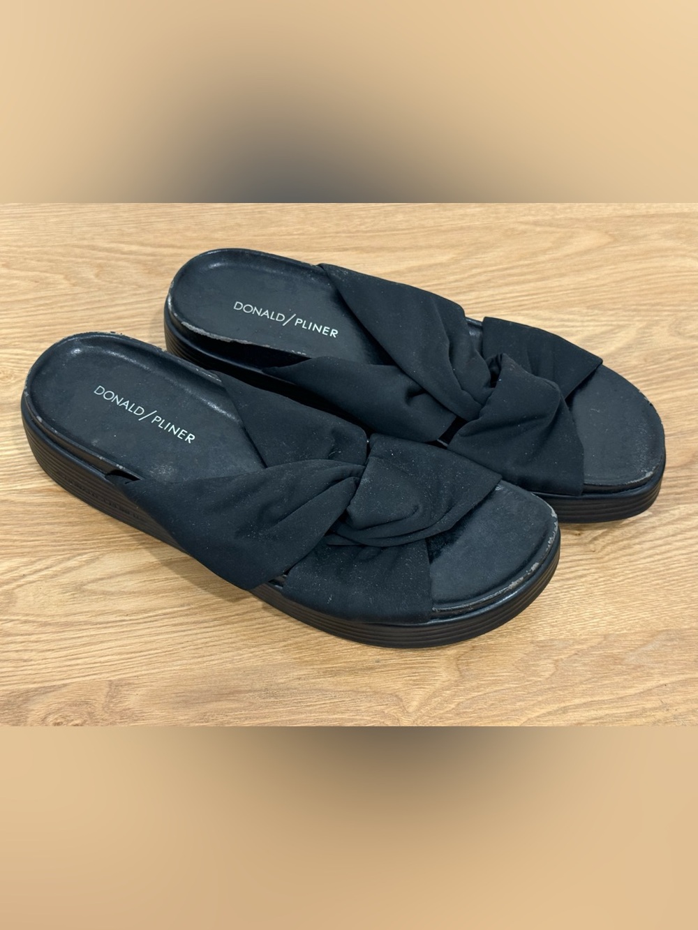 Donald J. Pliner Black Knotted Platform Slides